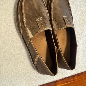 Very comfortable slip on loafers can be used by women or men.